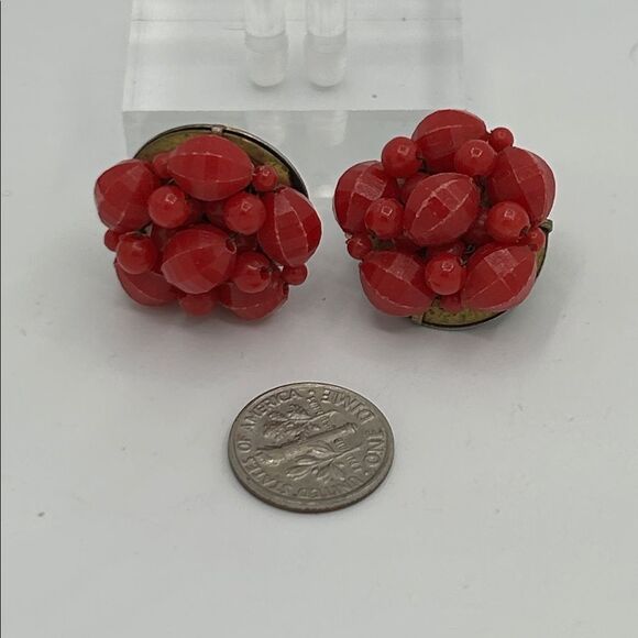 Signed Hong Kong Vintage Red Beaded Clip-On Earrings - Picture 5 of 5